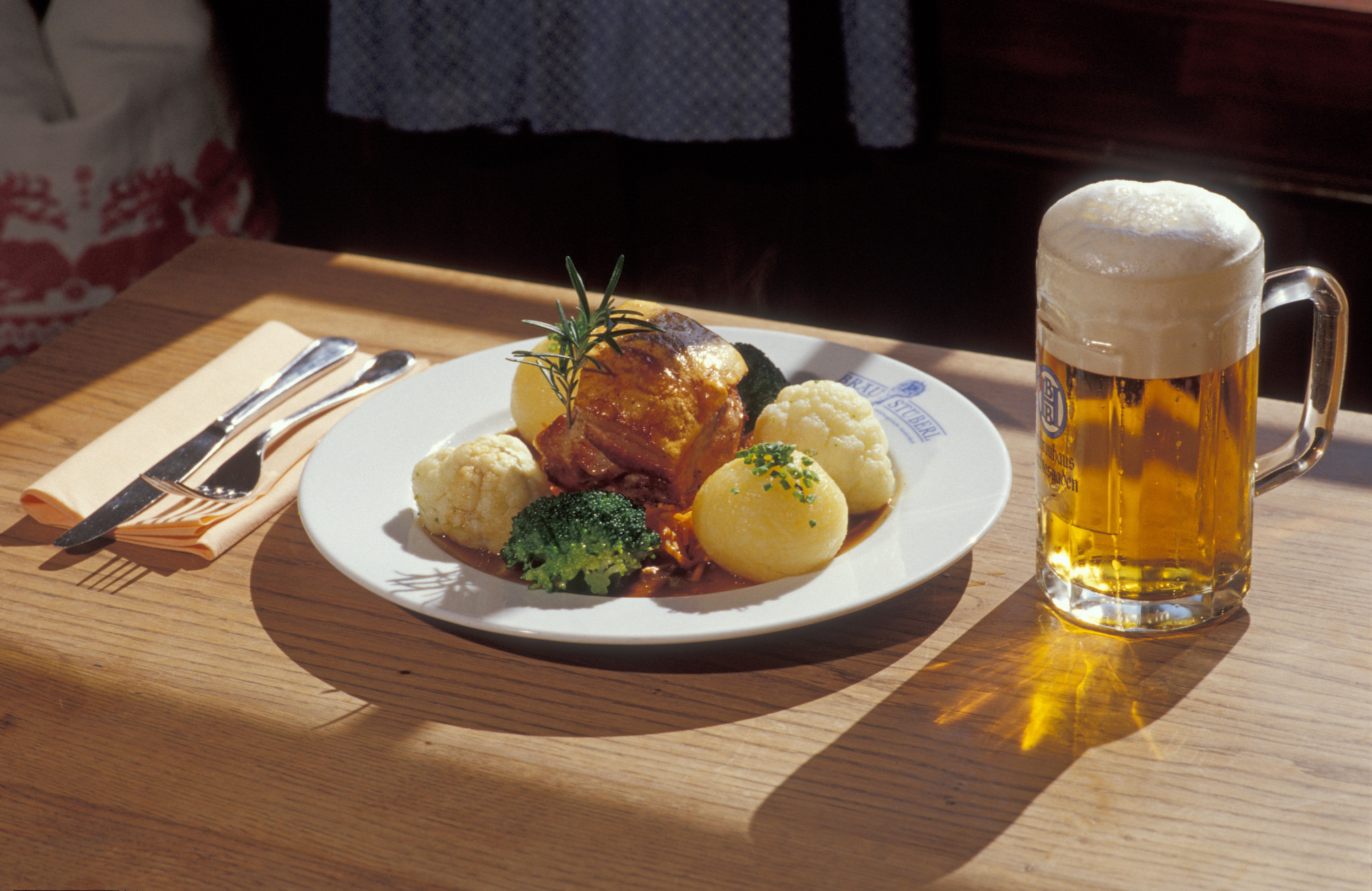 09_Image_Roasted_Pork_Knuckle_Bavarian_G-Standl.jpg